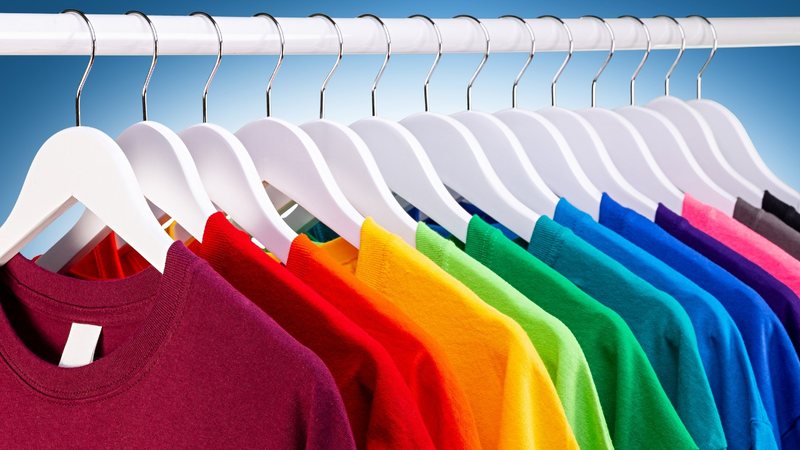 Aprenda a renovar as cores das suas roupas coloridas. - Grafner/iStock