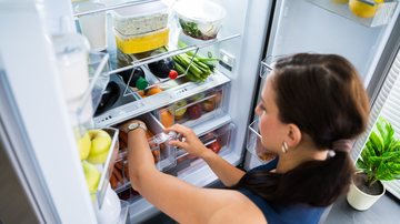 É possível eliminar os odores da sua geladeira de forma simples. - AndreyPopov/iStock