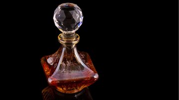 Essas opções de perfumes são contratipos excelentes do Royal Amber. - (Imagem: velveteye/ iStock)