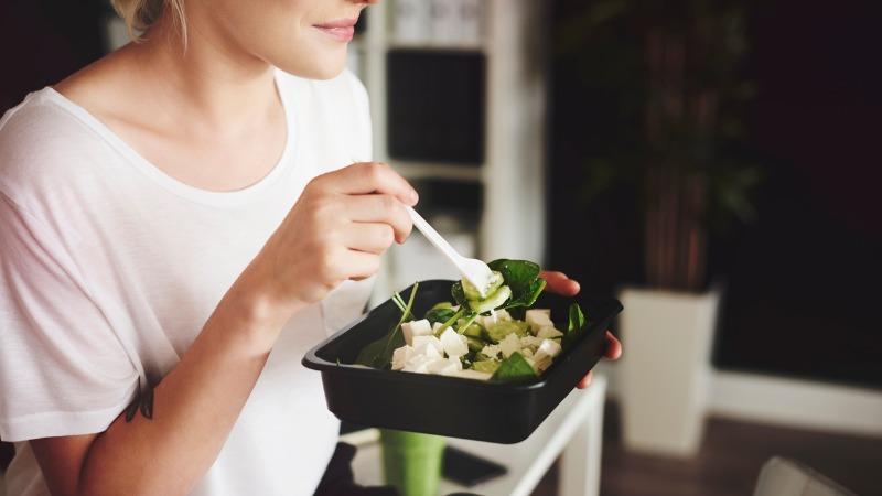8 dicas para manter a alimentação saudável no home office