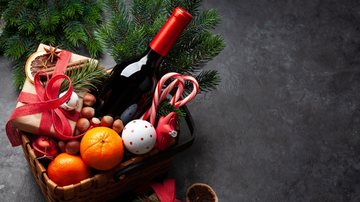 Cesta de presentes de Natal - karandaev/iStock