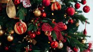 Árvore decorada para o Natal - Tatiana Suyarova/iStock