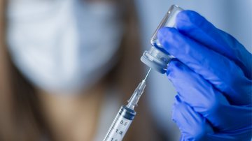 Os testes dos imunizantes estão sendo realizados com cepas vacinais cedidas pela OMS. - Imagem: Thiago Santos/iStock