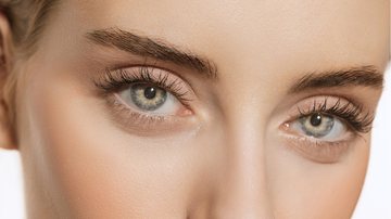 Tons claros de maquiagem geralmente ajudam a expandir o olhar. - Imagem: master1305 / iStock