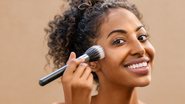 Aprenda truques para fazer sua maquiagem ficar mais tempo na pele. - Imagem: Ridofranz / IStock