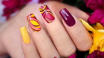 Aprenda como fazer nail arts lindas em casa. - Imagem: iStock