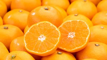 Além de sinônimo de vitamina C, a laranja é carregada de outros benefícios. - Imagem: Kuppa_rock/iStock