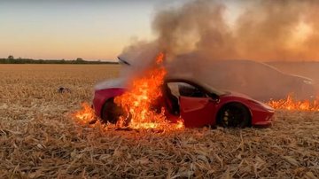 Ferrari em combustão - Reprodução YouTube