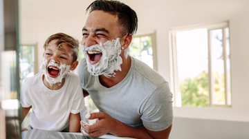 Veja as melhores frases criativas para celebrar o Dia dos Pais com diversão. - Imagem: jacoblund / iStock