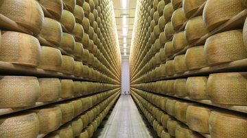 Prateleiras tinham cerca de 1.600 peças de queijo - Imagem: Silviapercaso/Pixabay