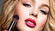 O blush dá vida à pele e pode ser encontrado em diferentes tipos. - Imagem: ValuaVitaly/iStock