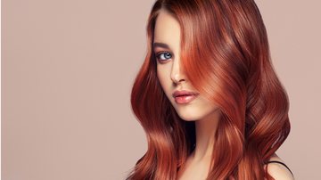 Essas dicas simples podem fazer toda a diferença e deixar o seu cabelo ainda mais deslumbrante. - Imagem: Sofia Zhuravets / iStock