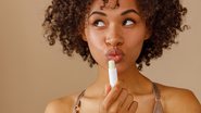 Manter uma boa hidratação dos lábios é essencial para uma boa aparência. - (Imagem: dima_sidelnikov / iStock)