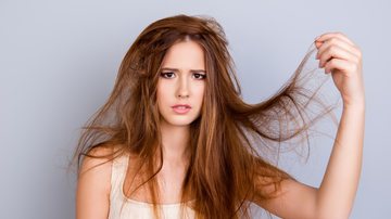 Entender as características dos seus cabelos é essencial para ter fios mais bonitos. - Imagem: deagreenz / iStock