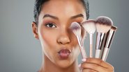 Essas ferramentas podem te ajudar a entregar maquiagens ainda mais lindas. - Imagem: PeopleImages / iStock