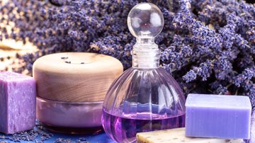 Perfumes de lavanda se destacam pela suavidade e sensação de limpeza. - Imagem: Barmalini/iStock