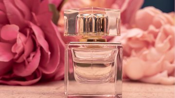 Confira os melhores perfumes importados femininos para ficar cheirosa! - Imagem: Tatsiana Volkava / iStock