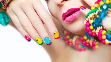 Essas inspirações de unhas podem te ajudar a se preparar para o seu grande festival! - (Imagem: marigo20 / iStock)