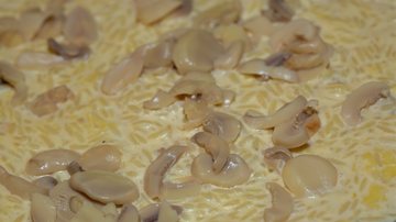 O arroz à piamontese é um prato brasileiro carregado de sabor! - Imagem: Estudio Conceito/iStock