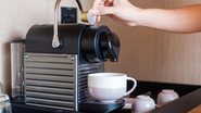 Uma boa máquina de café é essencial para começar o dia bem. - imagem: Panuwat Dangsungnoen/iStock
