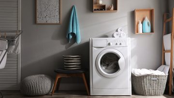 A máquina de lavar é um eletrodoméstico essencial para qualquer casa. - Imagem: Liudmila Chernetska/iStock