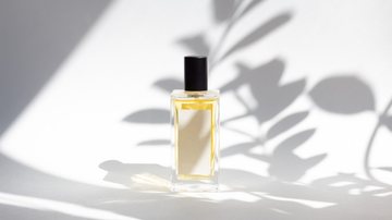 Dos mais antigos aos mais modernos, os perfumes unissex, ou perfumes compartilháveis, têm chamado cada vez mais atenção. - Imagem: Dariia Chernenko/iStock
