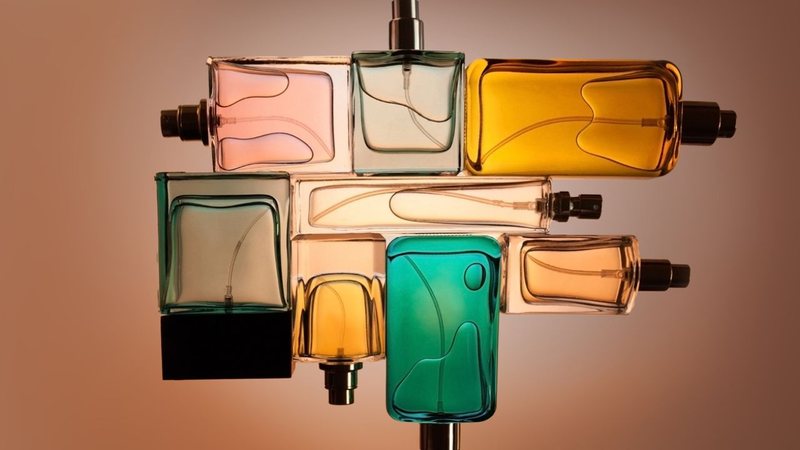 Para evitar ser enganado, é fundamental saber como identificar um perfume original. - imagem: EkaterinaZaitseva/iStock