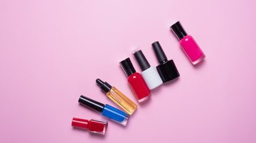 Essas cores de esmalte podem ajudar você a manter suas unhas impecáveis! - (Imagem: HappyNati / iStock)