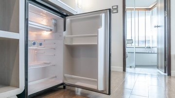 Esses modelos de frigobar unem bom custo e muitos benefícios. - (Imagem: surachetsh / iStock)