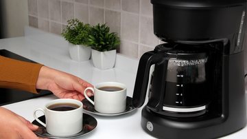Para quem ama um café, as cafeteiras elétricas são indispensáveis. - Imagem: Arlette Lopez/iStock