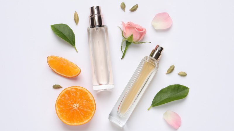 Esses perfumes frutados são tudo o que você precisa para arrasar! - (Liudmila Chernetska / iStock)
