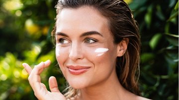 Essas opções de protetor solar para o rosto podem ajudar você a economizar e proteger a sua pele! - (Jun / iStock)