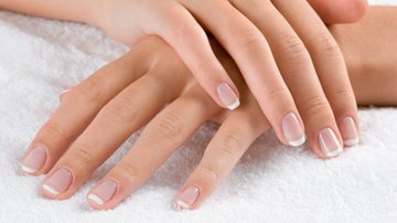 Existem de formas de aliviar o trabalho da manicure na hora de tirar as cutículas. - taratata/ iStock