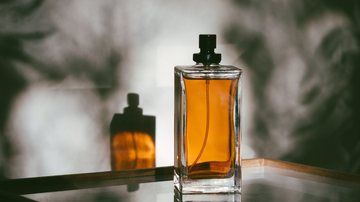 Esses perfumes masculinos de Versace estão entre as fragrâncias importadas mais cobiçadas. - (RF._.studio/ Pexels)