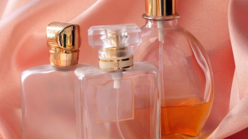 Os perfumes preferidos do ano vão encantar você! - MariaBrzostowska/ iStock