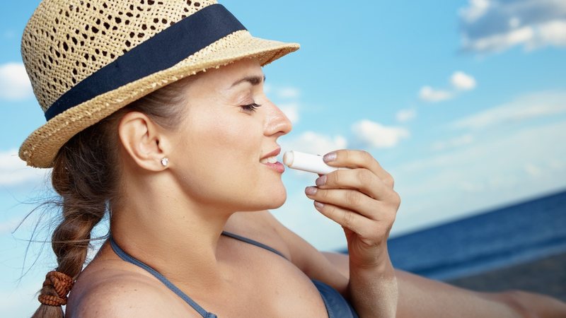 O protetor solar labial pode ser um ótimo aliado nos seus cuidados com a pele. - CentralITAlliance / istock