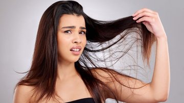 Confira os melhores produtos para melhorar a oleosidade do cabelo. - PeopleImages/iStock