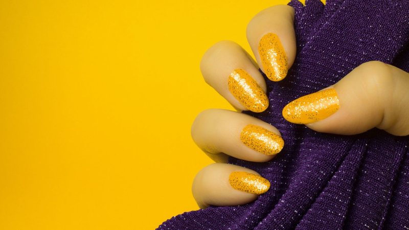 As unhas amarelas podem ir muito além do que você pensa! - baiajaku/ iStock