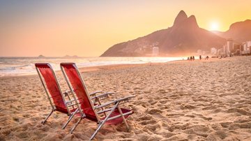 Essas cadeiras de praia podem proporcionar momentos memoráveis no seu verão! - (BrasilNut1 / iStock)