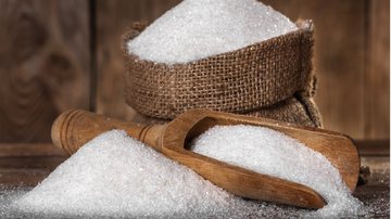 A esfoliação com açúcar é uma ótima pedida para renovar a sua pele. - (iprachenko / iStock)