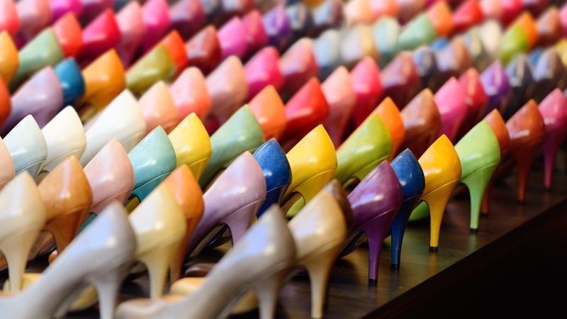 Essas cores de sapato vão garantir que você esteja belíssima durante todas as ocasiões. - (Connel_Design / iStock)