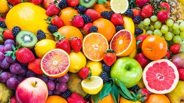 Confira as melhores frutas para soltar o intestino de forma natural. - leonori / istock