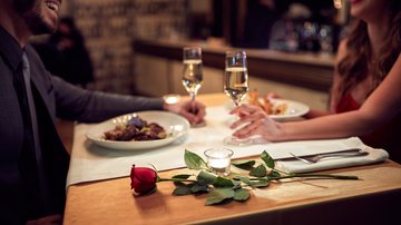 Essas opções de receita vão garantir um jantar romântico incrível. - (LuckyBusiness / iStock)