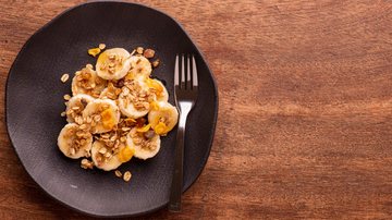 Veja 3 receitas de sobremesa com banana - Imagem: JR Slompo / iStock
