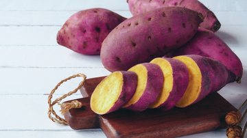 Descubra todos os benefícios da batata-doce em pó. - Imagem: marhero / iStock