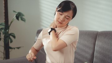 Aprenda técnicas simples para eliminar o torcicolo. - Jajah-sireenut / iStock