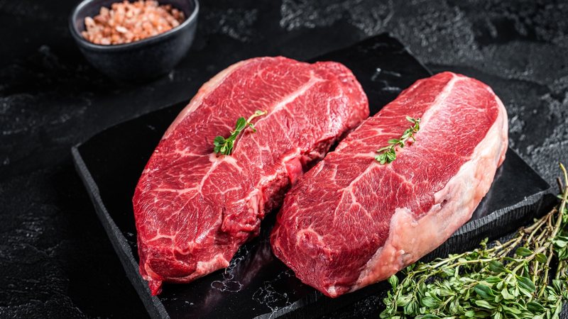 Aprenda como amaciar a sua carne e garanta uma refeição suculenta. - Vladimir Mironov / iStock