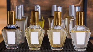 Descubra as formas de verificar se o seu perfume Carolina Herrera é original. - AGCreativeLab / istock
