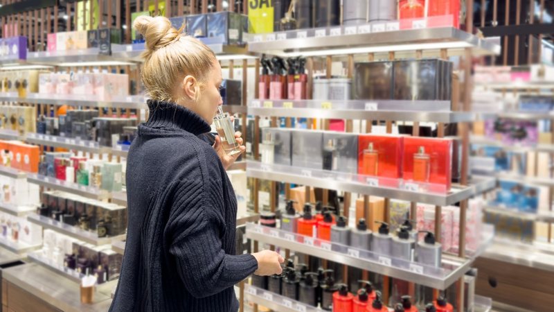 Veja boas opções de perfumes femininos importados e acessíveis. - VLG / istock
