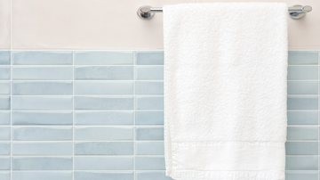 Descubra o tempo necessário para trocar toalhas de banho na sua casa. - didecs / istock